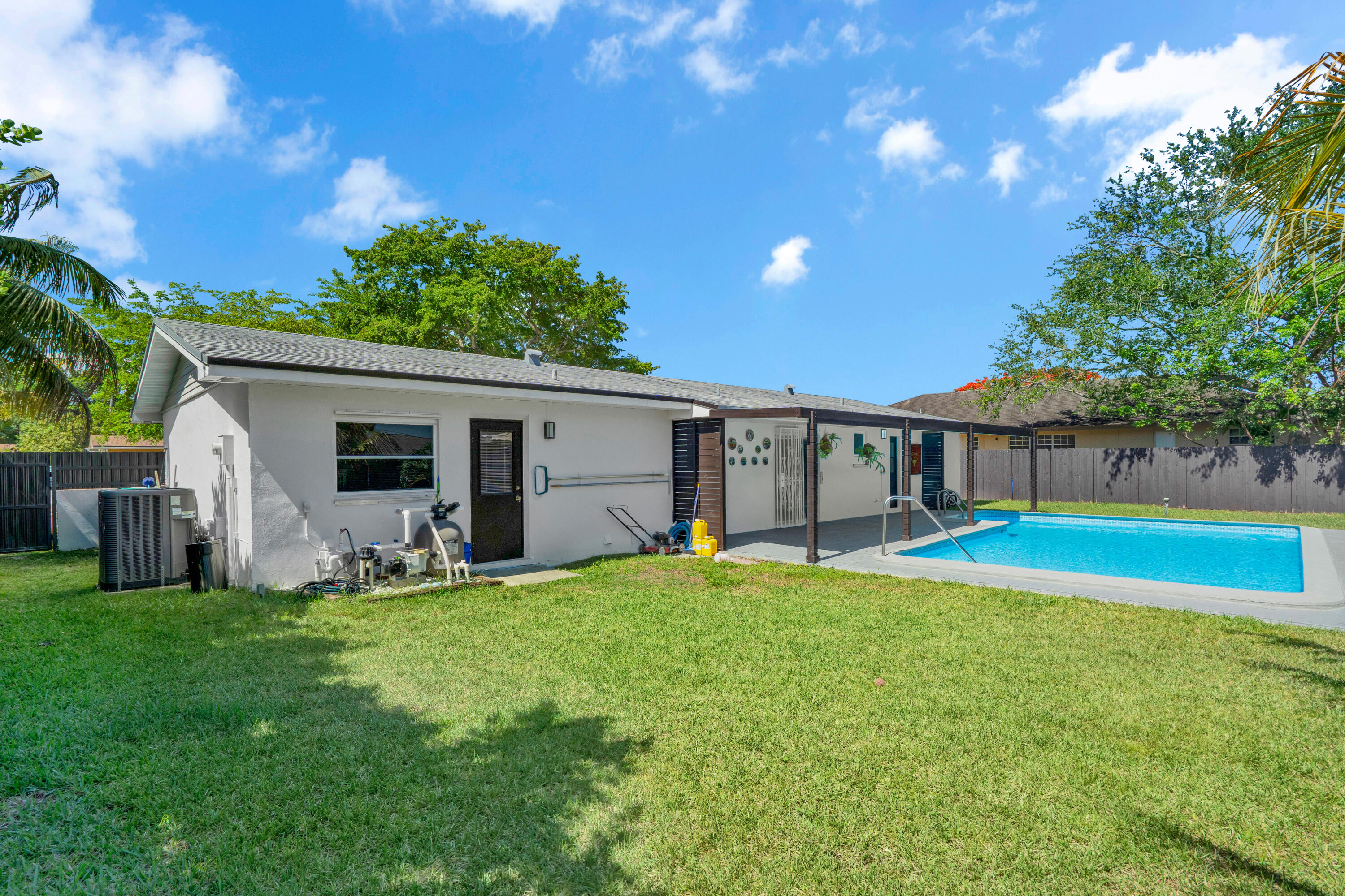 WHISPERING PINES PARK - Residential