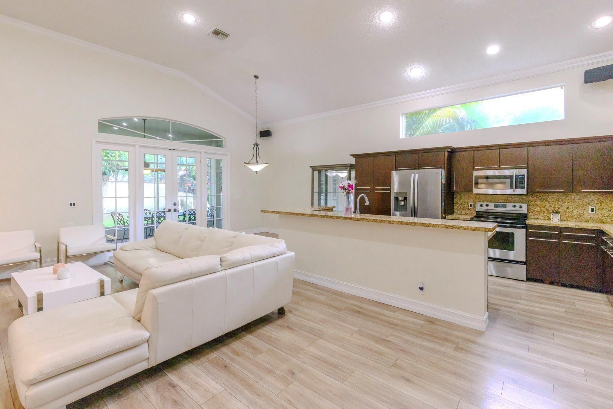 EMBASSY LAKES PHASE II - Residential Lease