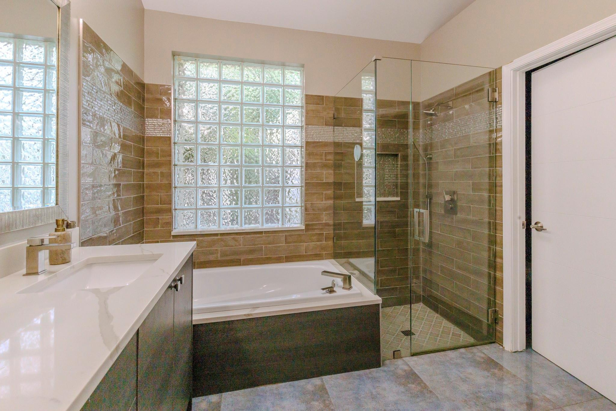 EMBASSY LAKES PHASE II - Residential Lease