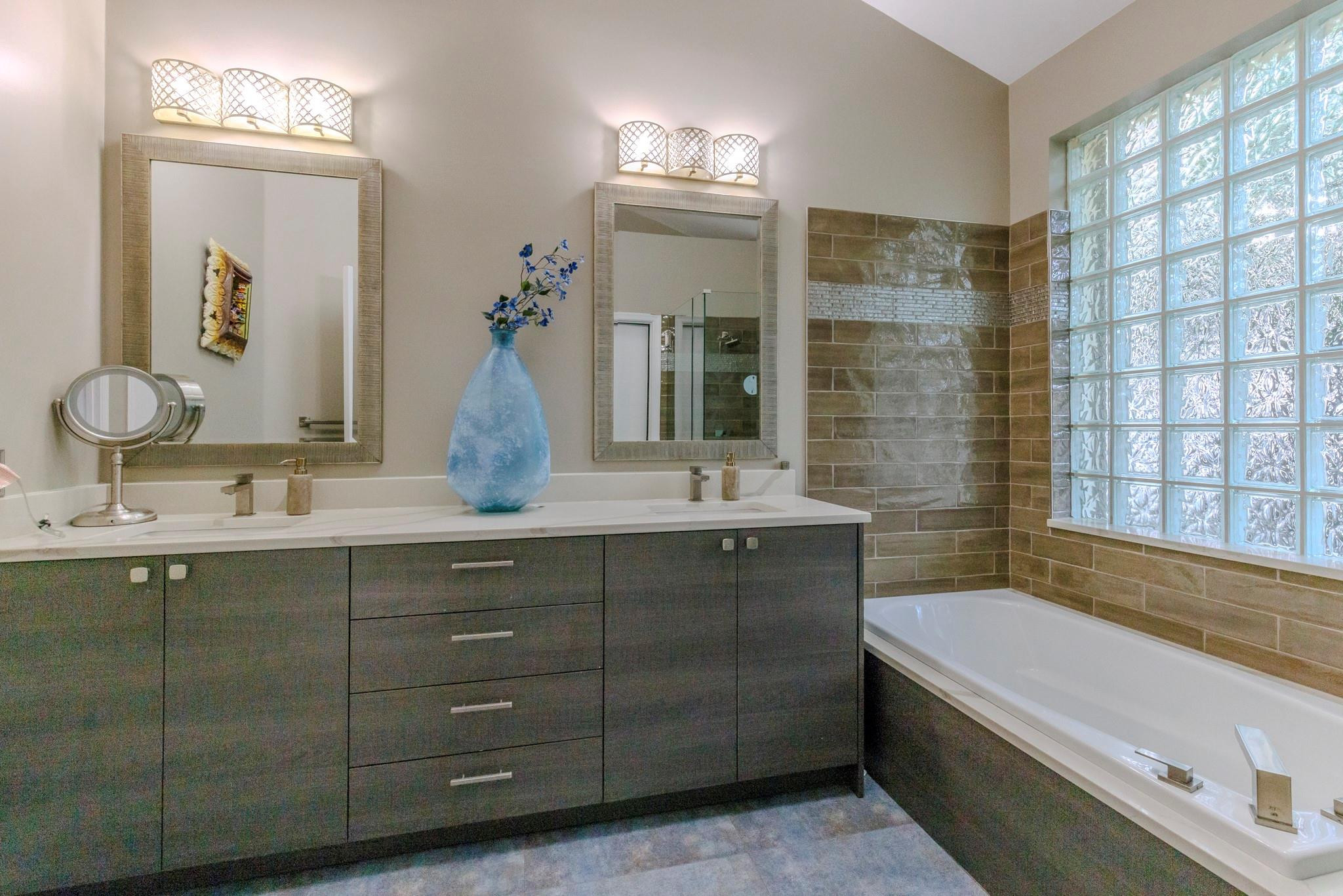 EMBASSY LAKES PHASE II - Residential Lease