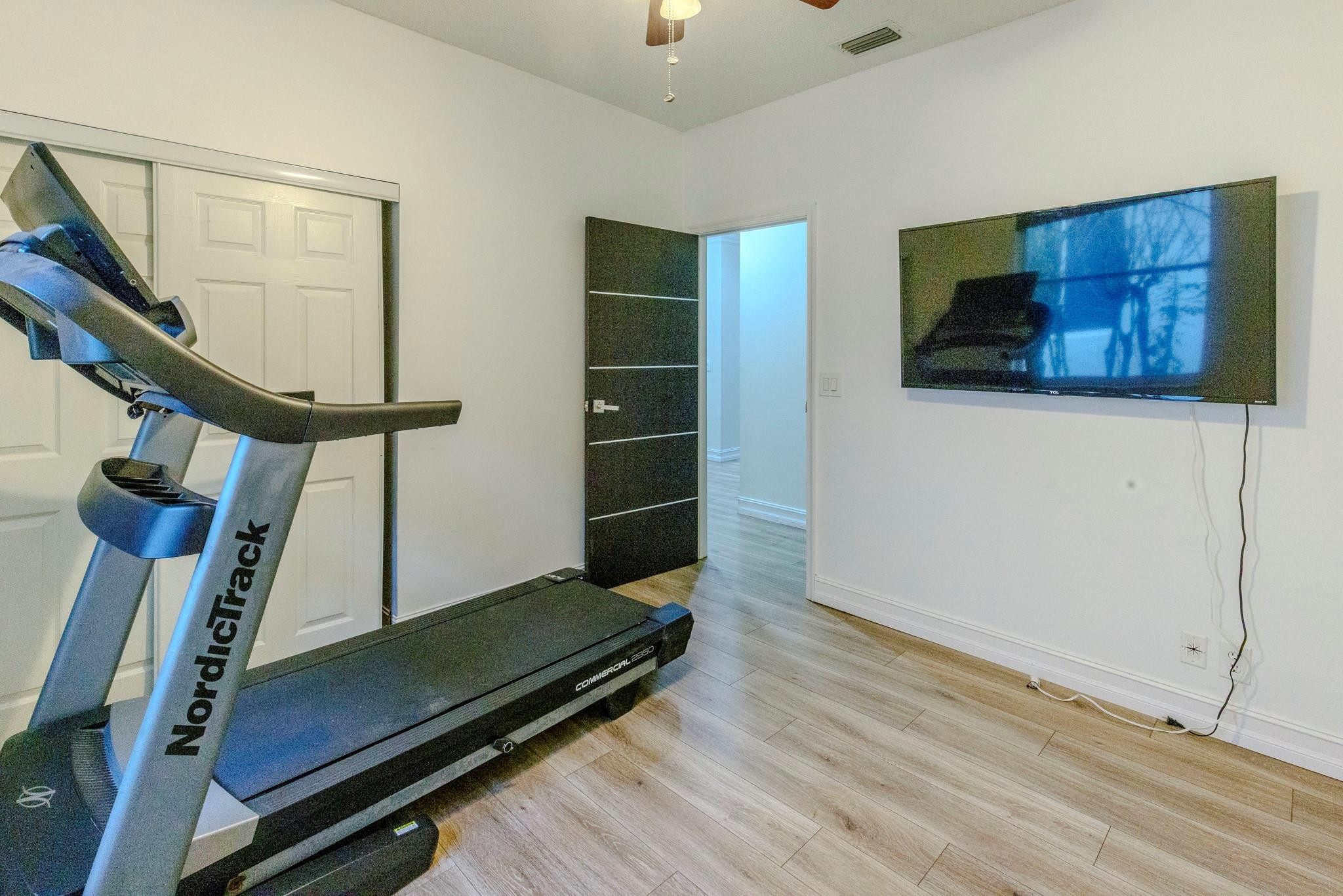 EMBASSY LAKES PHASE II - Residential Lease