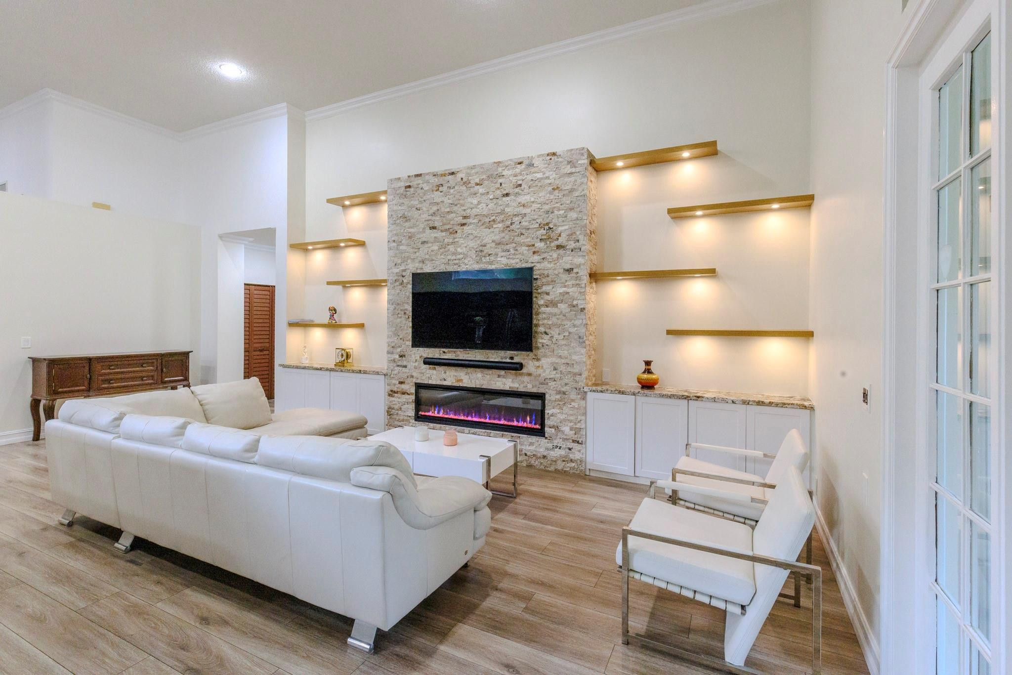 EMBASSY LAKES PHASE II - Residential Lease