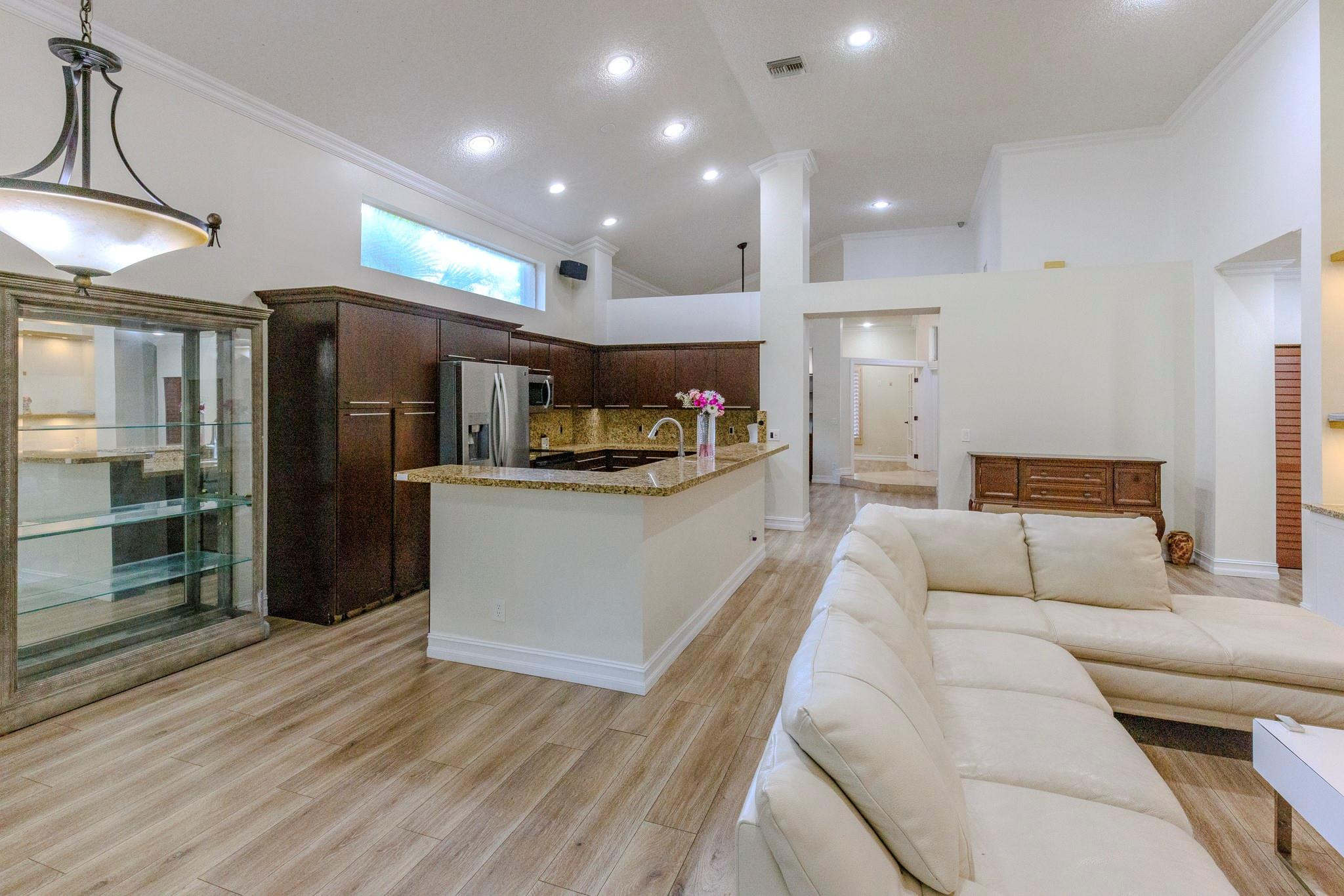 EMBASSY LAKES PHASE II - Residential Lease