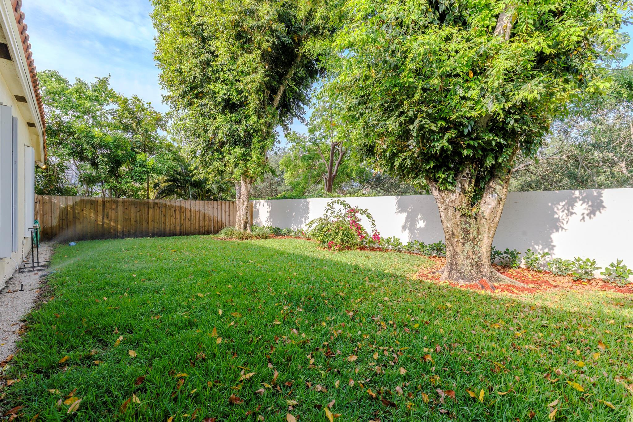 EMBASSY LAKES PHASE II - Residential Lease