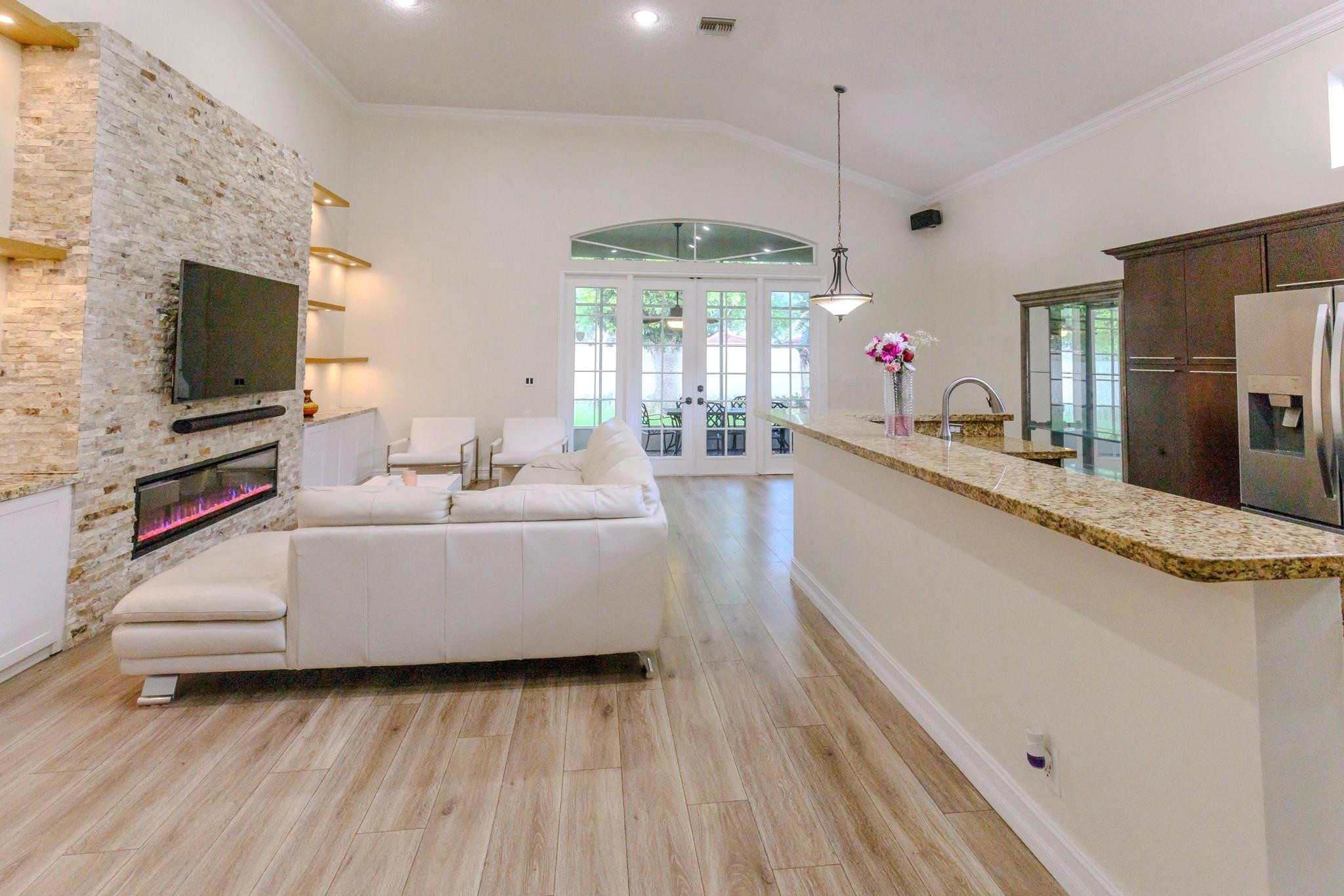EMBASSY LAKES PHASE II - Residential Lease