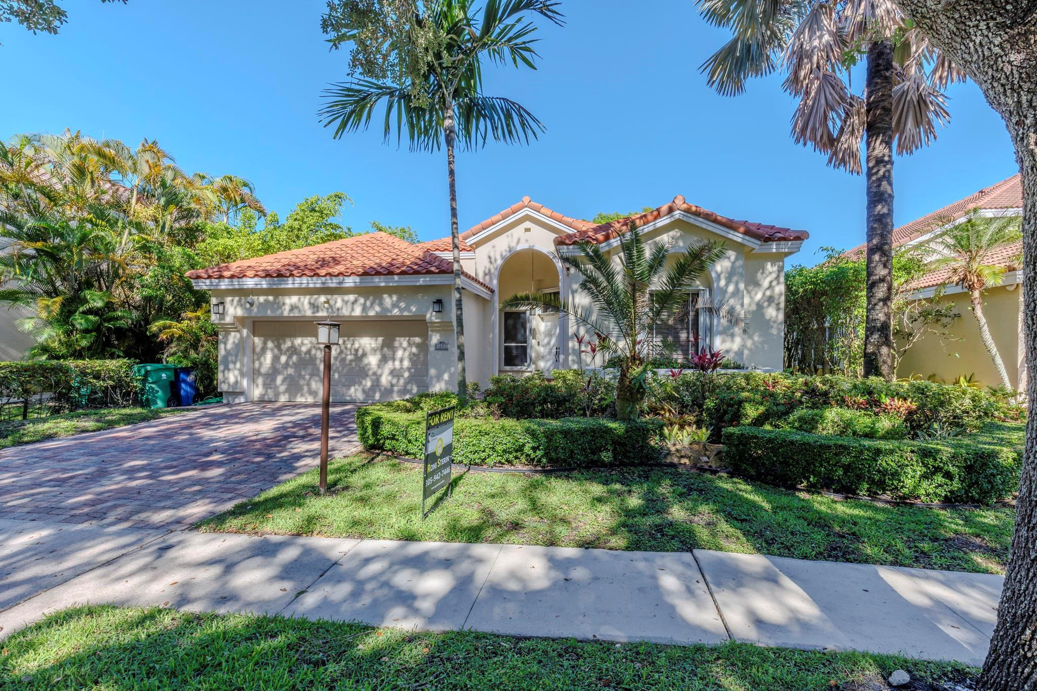 EMBASSY LAKES PHASE II - Residential Lease