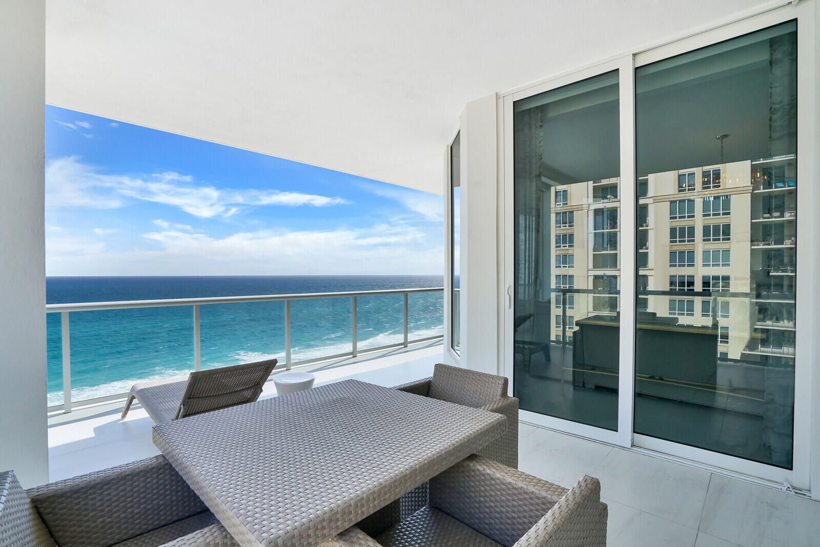 VISTABLUE SINGER ISLAND CONDO - Residential