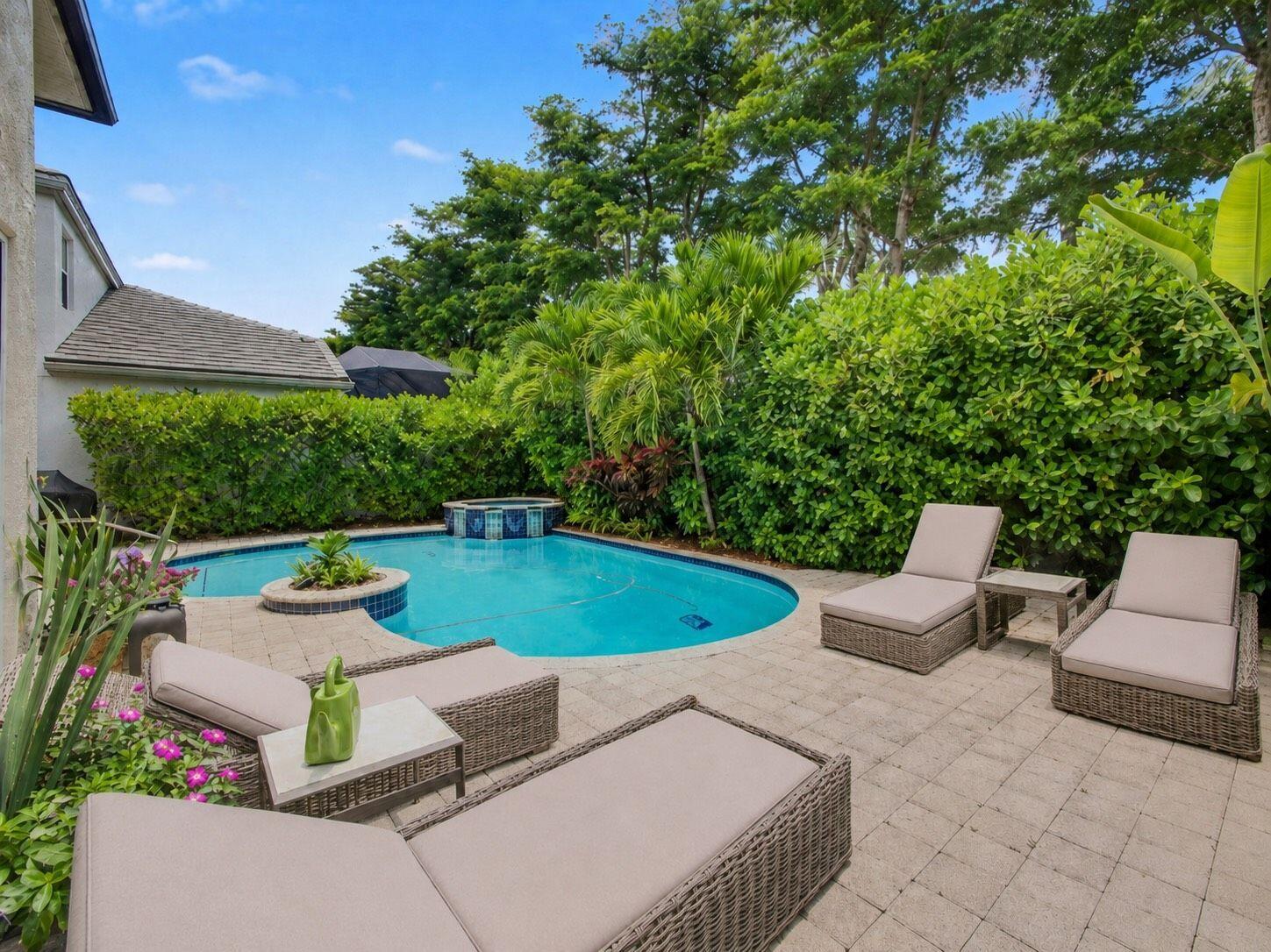 KENSINGTON AT WOODFIELD COUNTRY CLUB - Residential