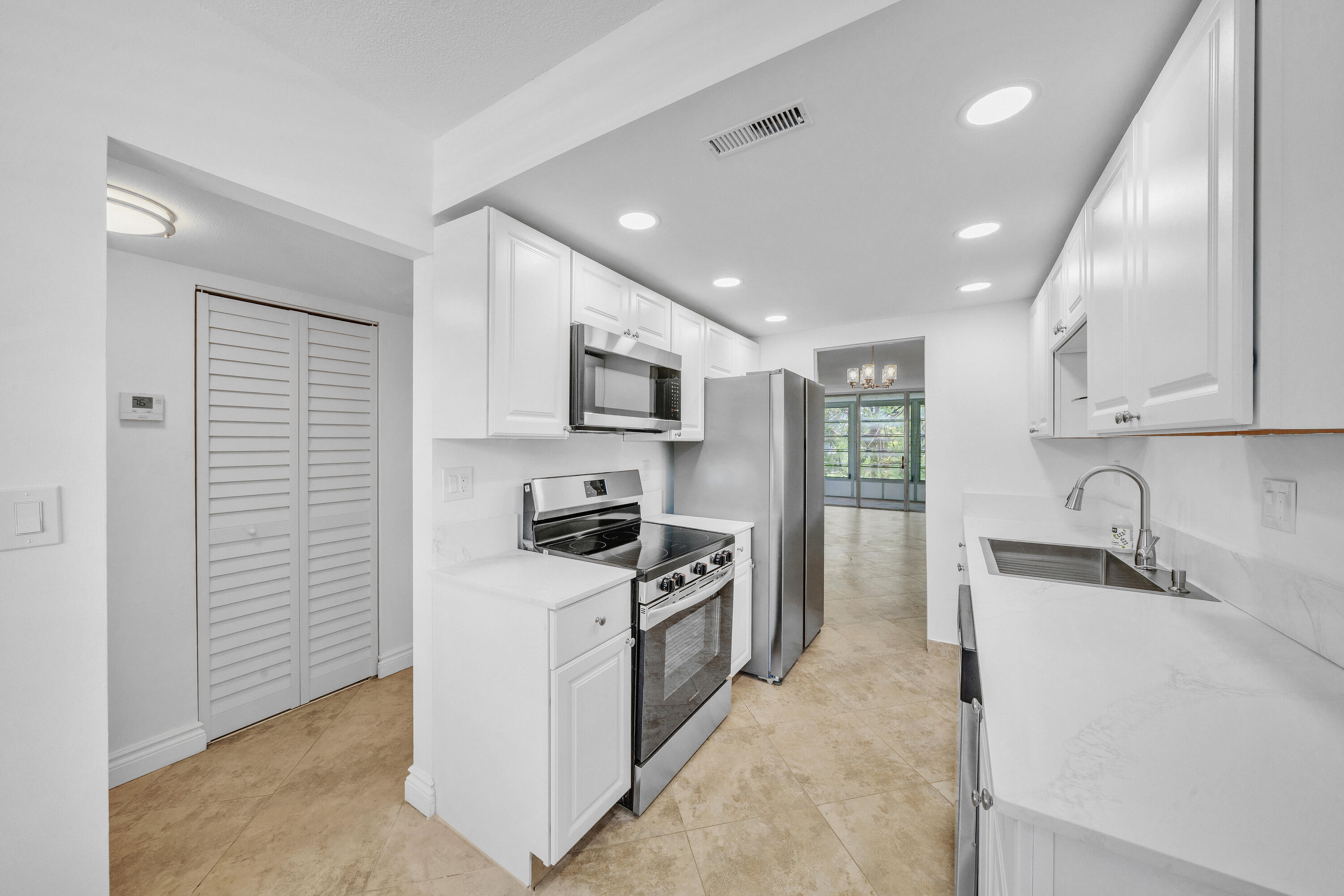 CYPRESS CHASE CONDO NO 6 - Residential