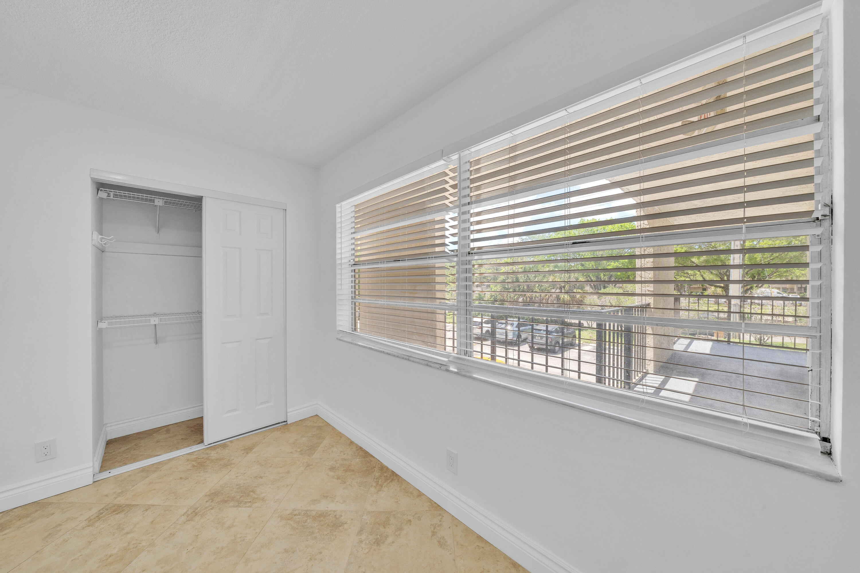 CYPRESS CHASE CONDO NO 6 - Residential