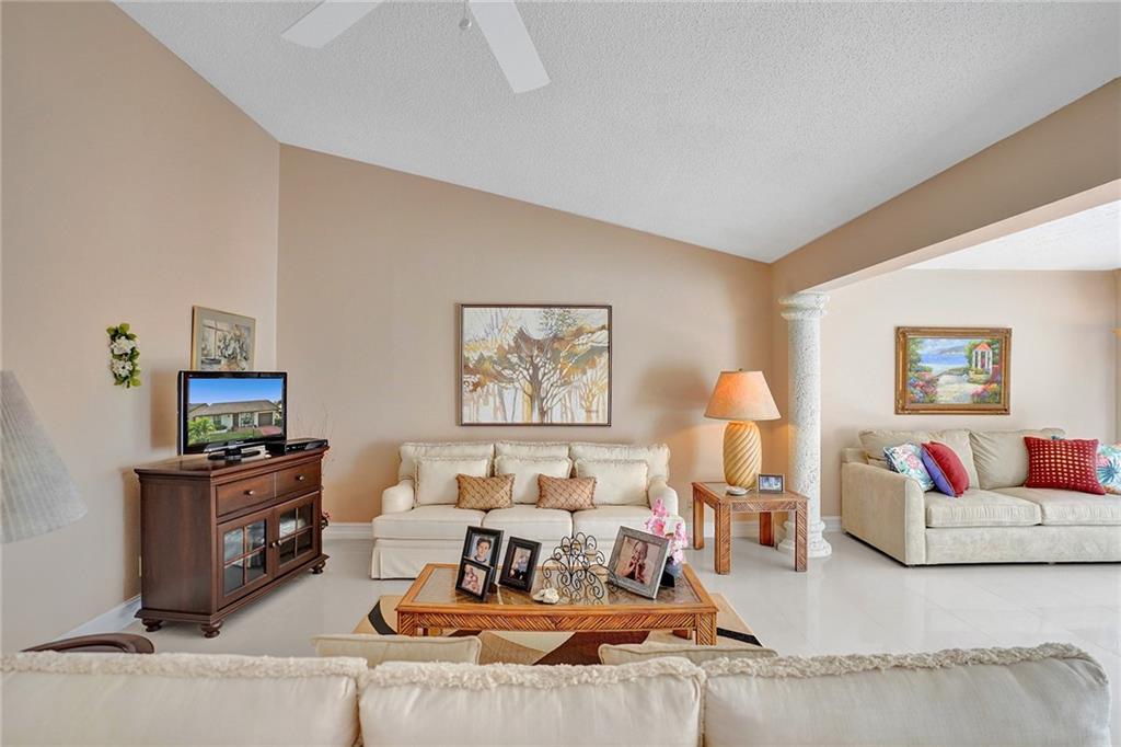 The Meadows Of Crystal La - Residential
