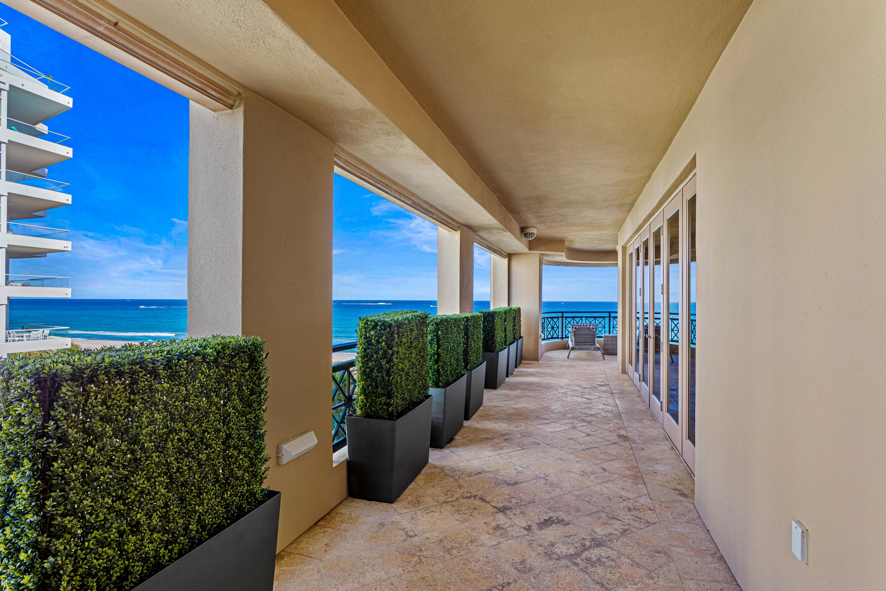 LUXURIA - Residential