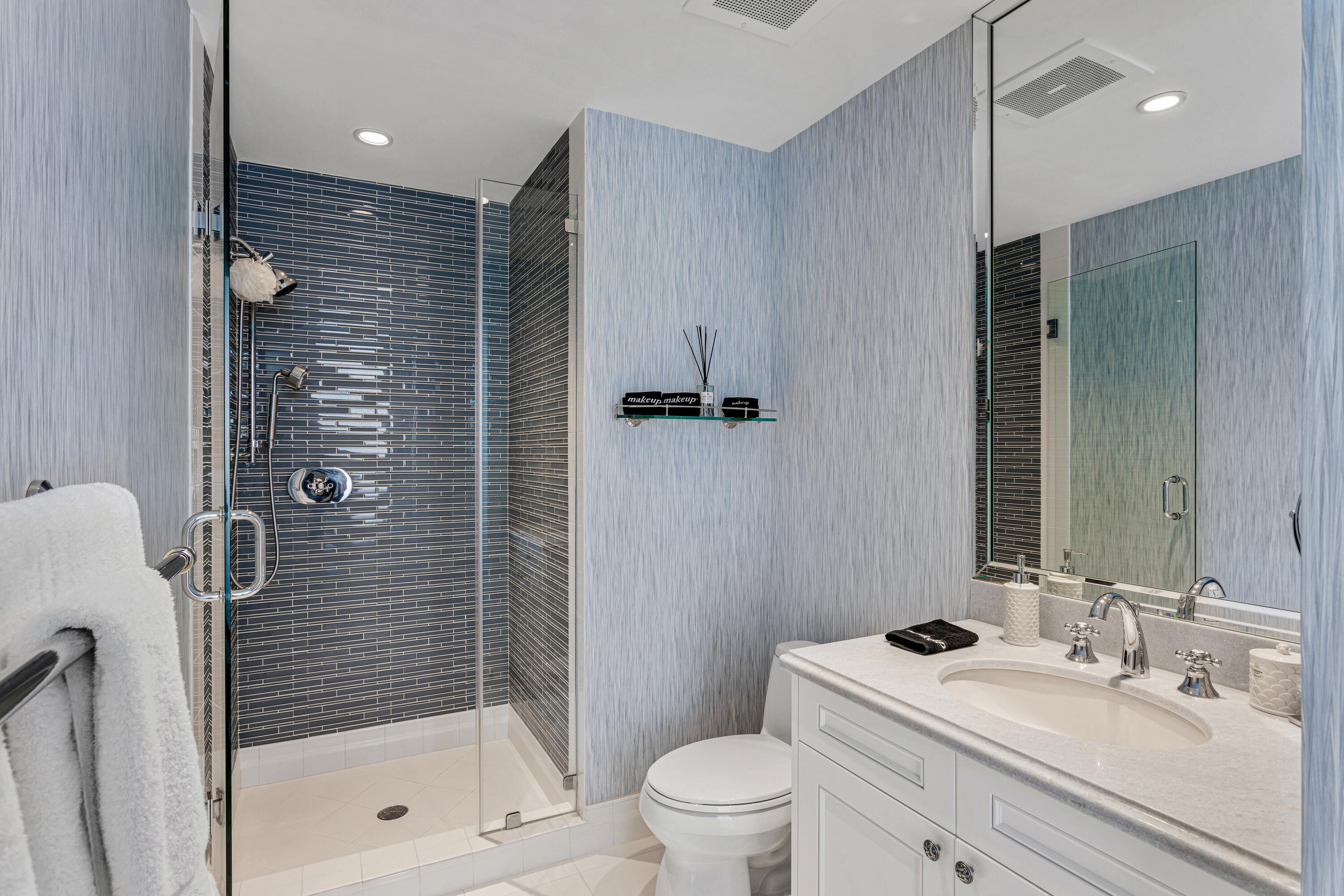 LUXURIA - Residential
