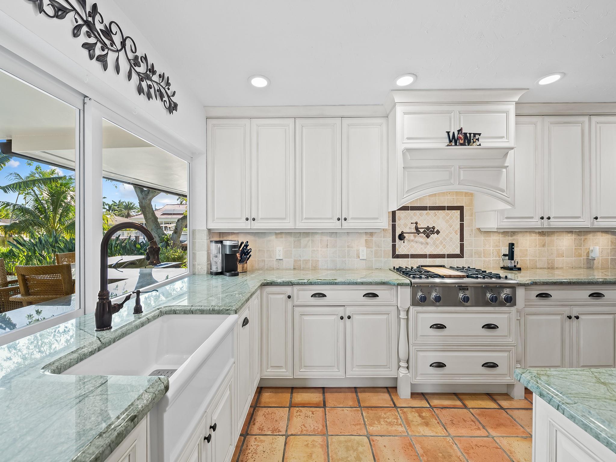SANTA BARBARA SHORE 33-21 - Residential