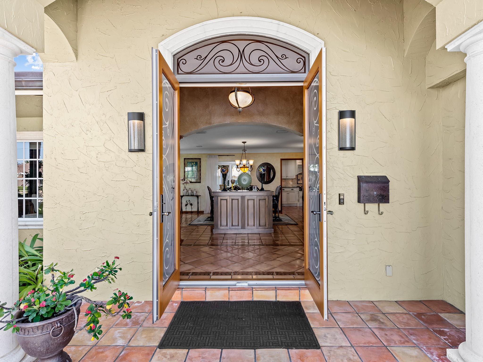 SANTA BARBARA SHORE 33-21 - Residential