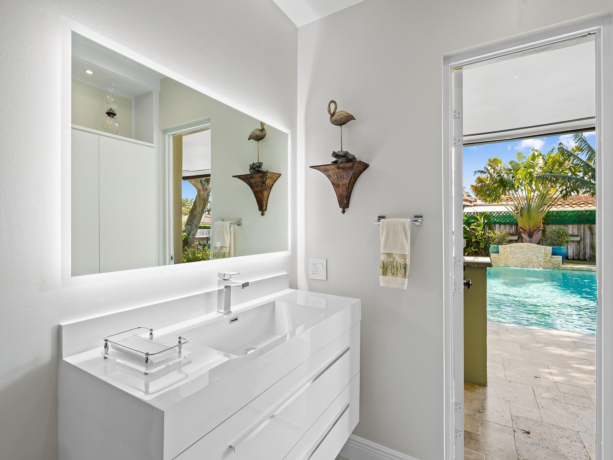 SANTA BARBARA SHORE 33-21 - Residential