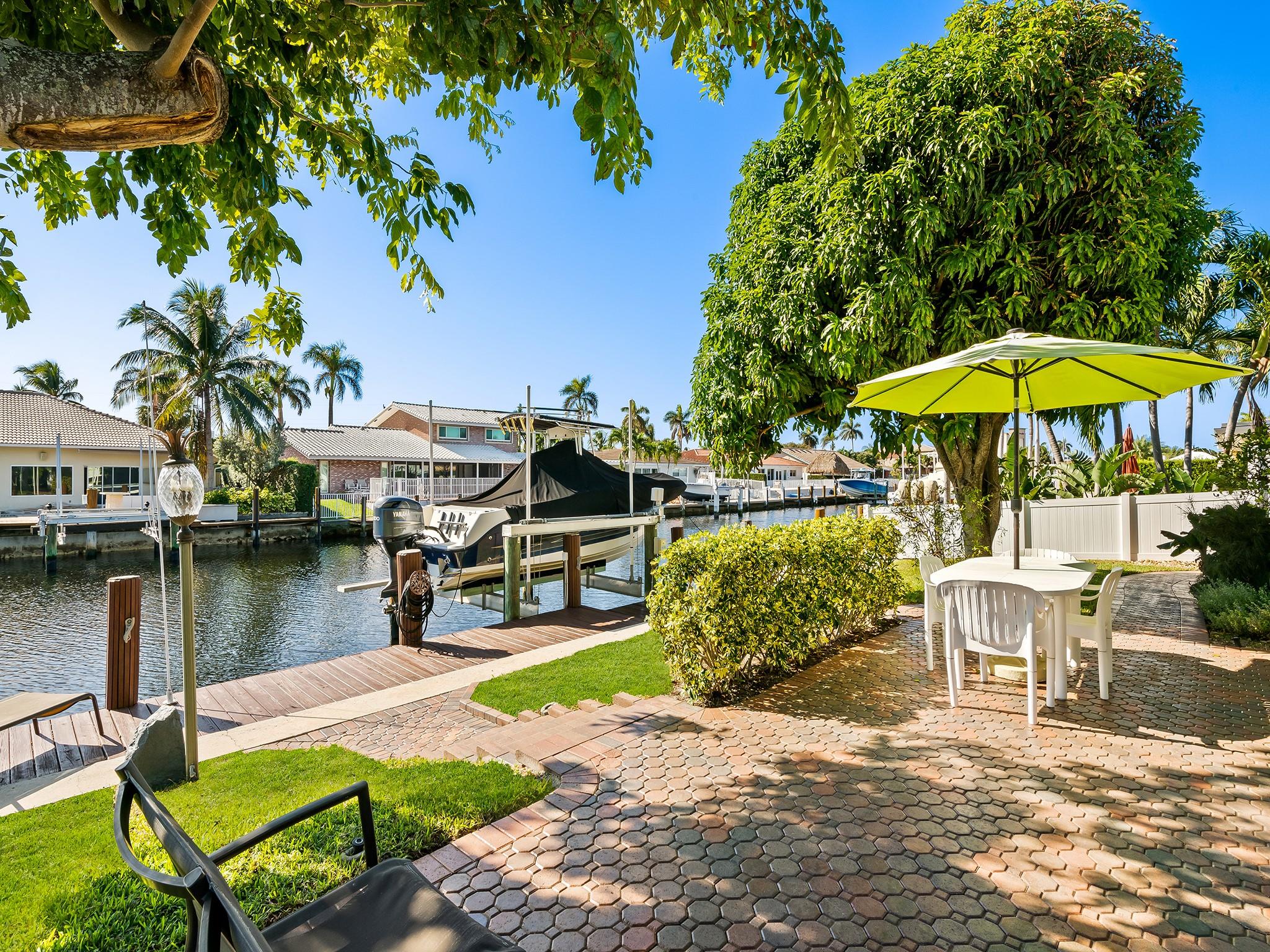 SANTA BARBARA SHORE 33-21 - Residential