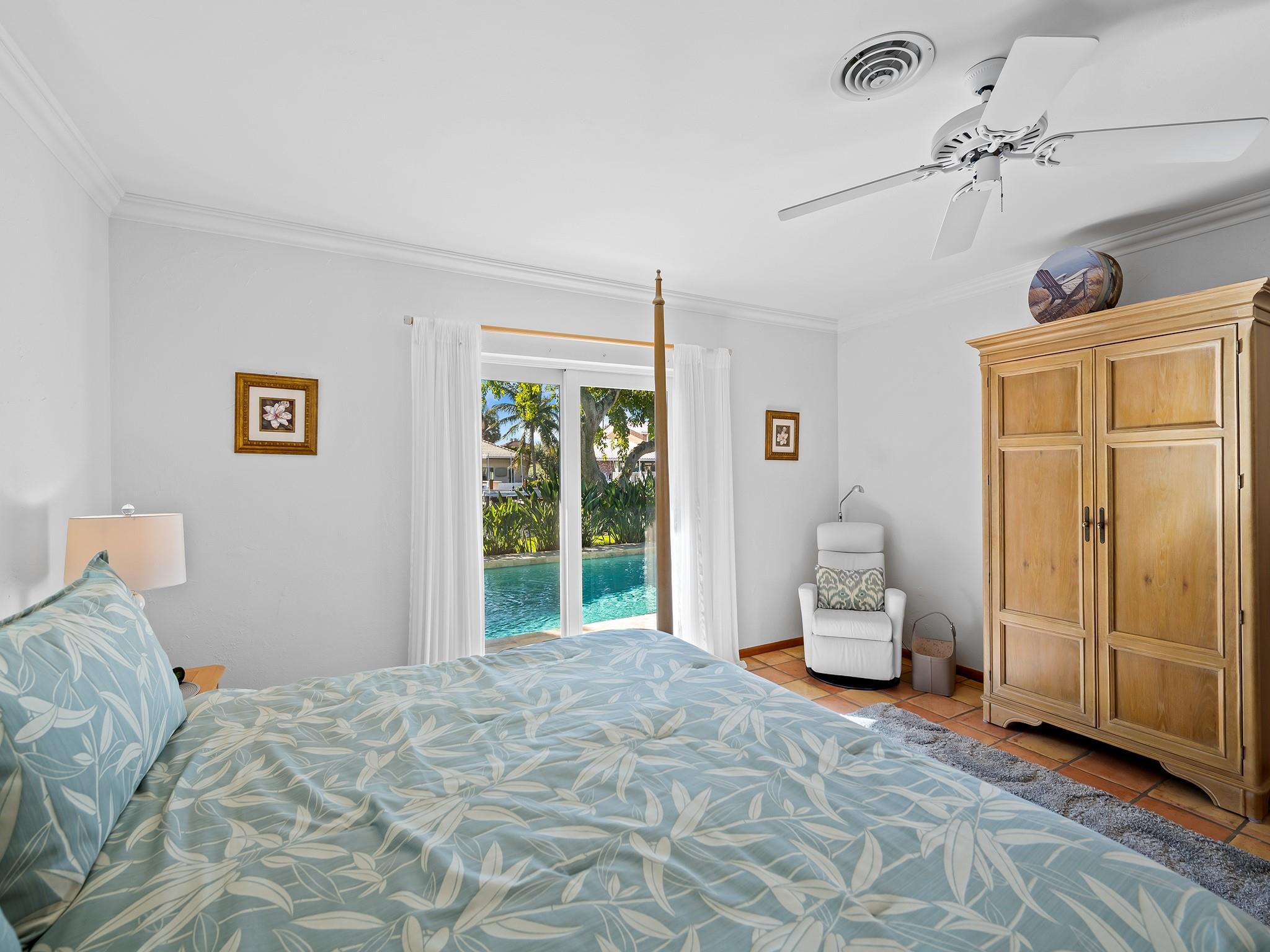 SANTA BARBARA SHORE 33-21 - Residential