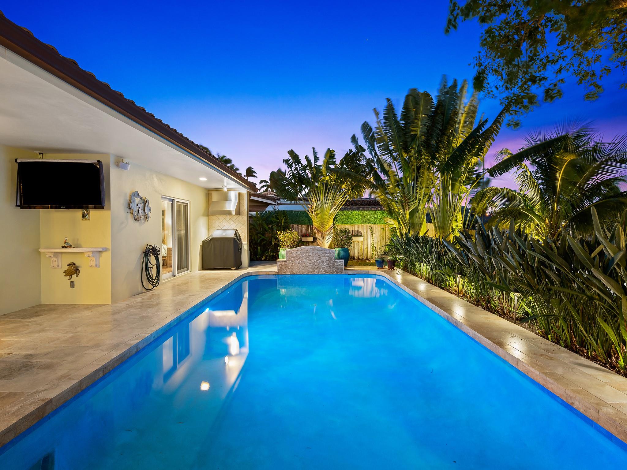 SANTA BARBARA SHORE 33-21 - Residential