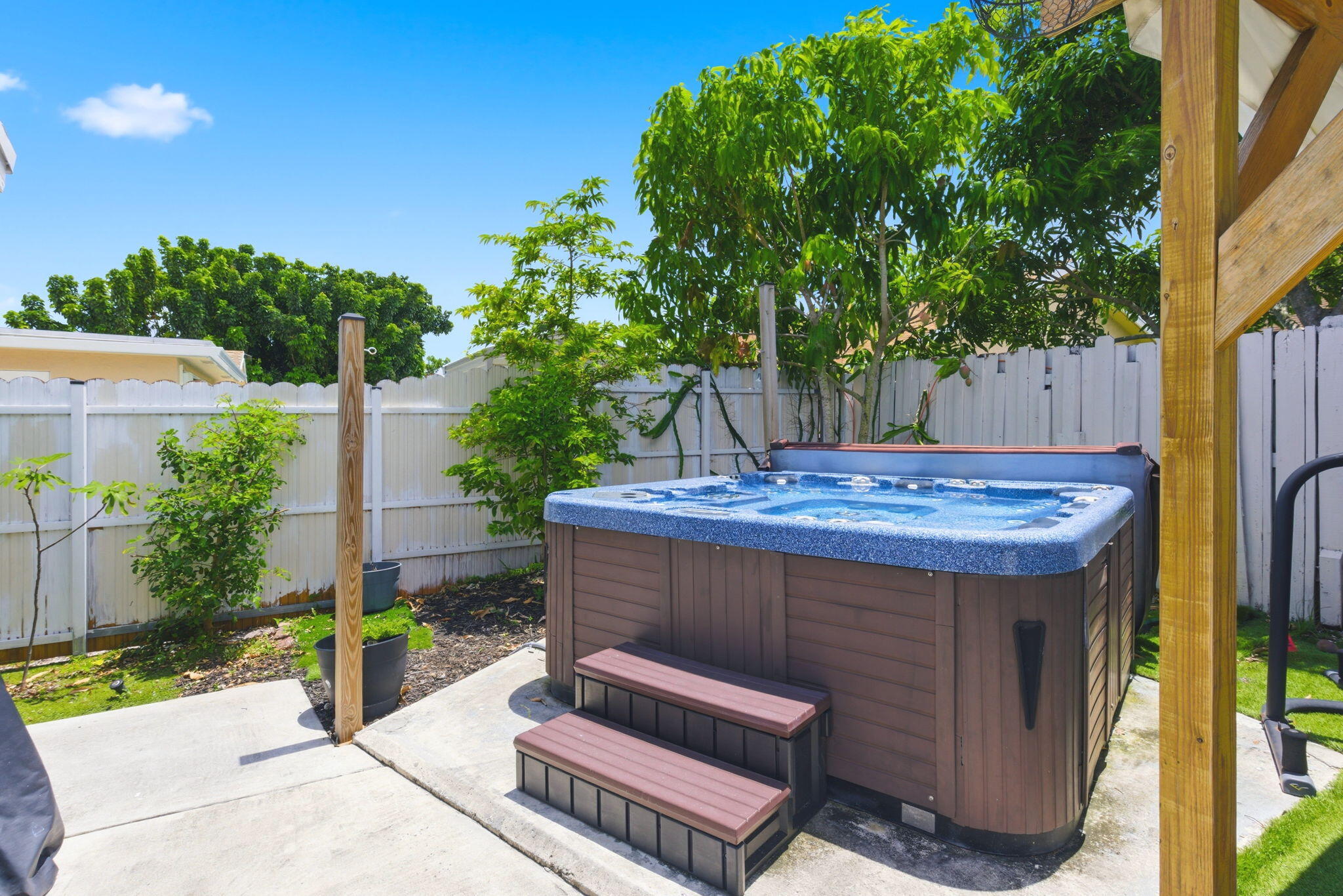 SANDALFOOT COVE SEC 11 - Residential