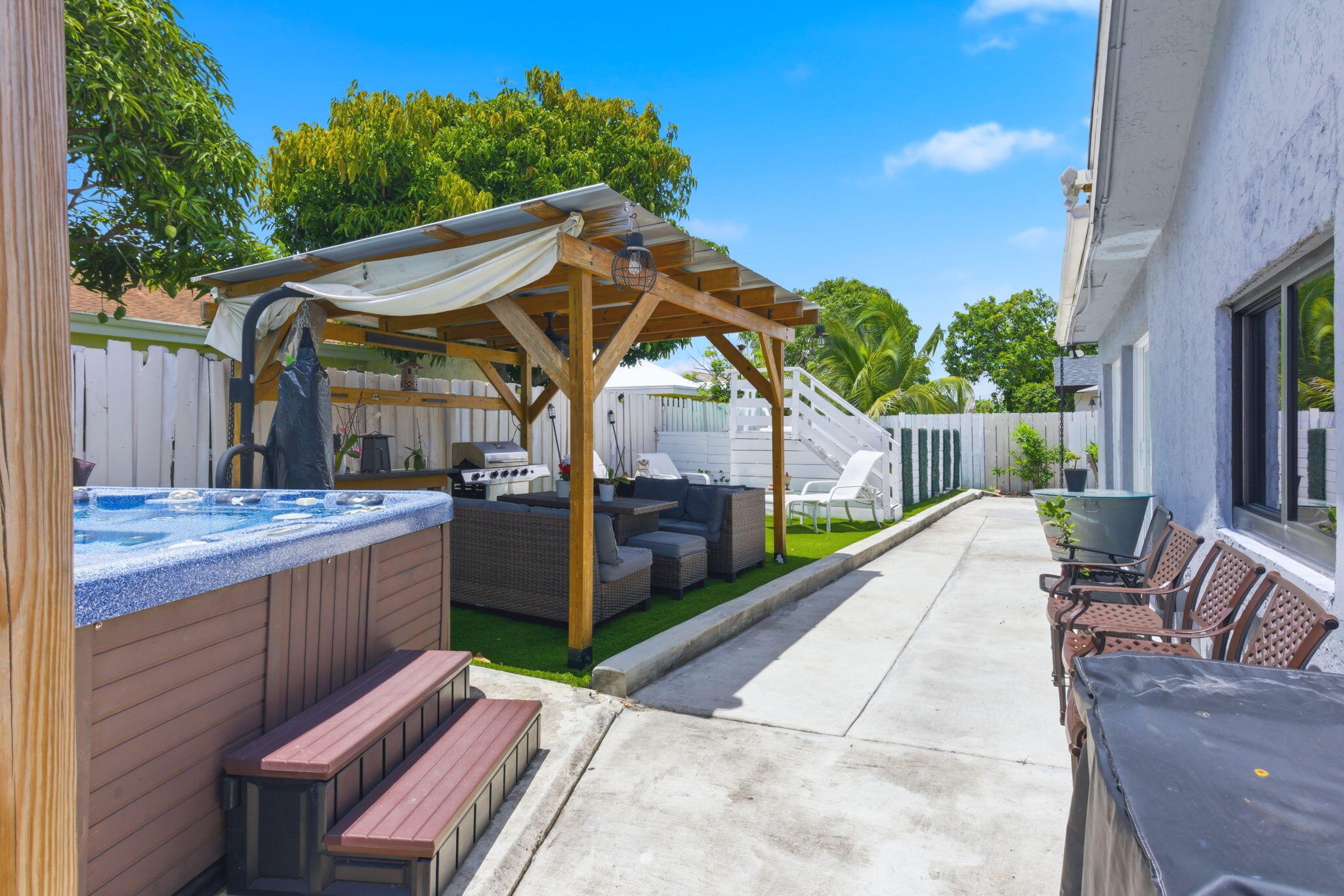 SANDALFOOT COVE SEC 11 - Residential