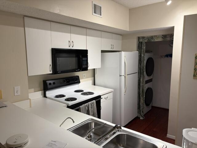 LAGUNA OF VERO BEACH - Residential Lease