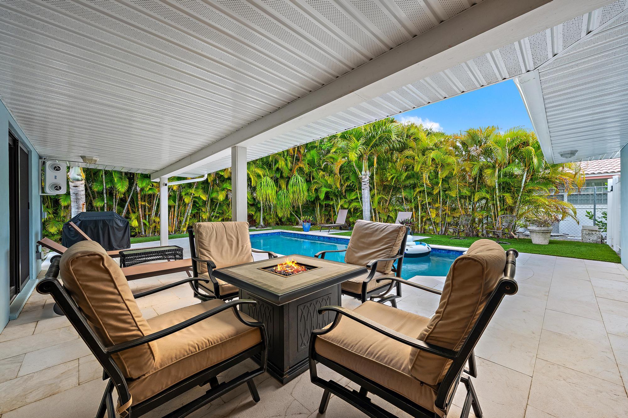 YACHT HARBOR MANOR - Residential