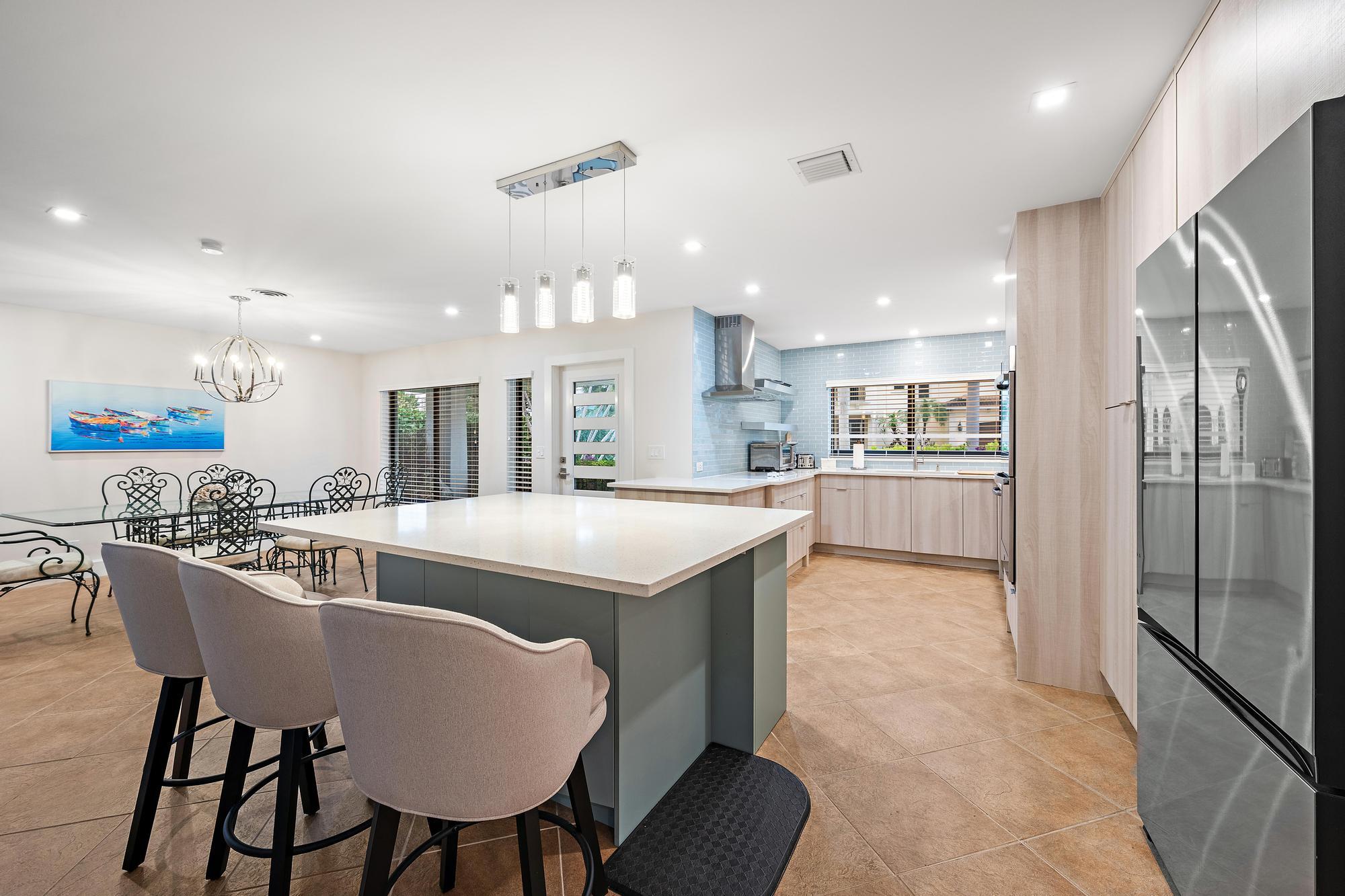 YACHT HARBOR MANOR - Residential