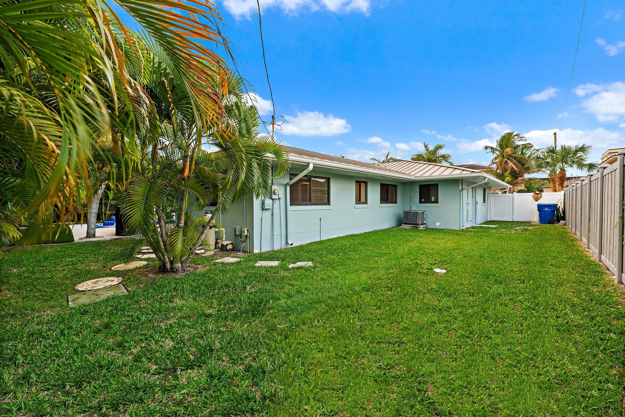 YACHT HARBOR MANOR - Residential