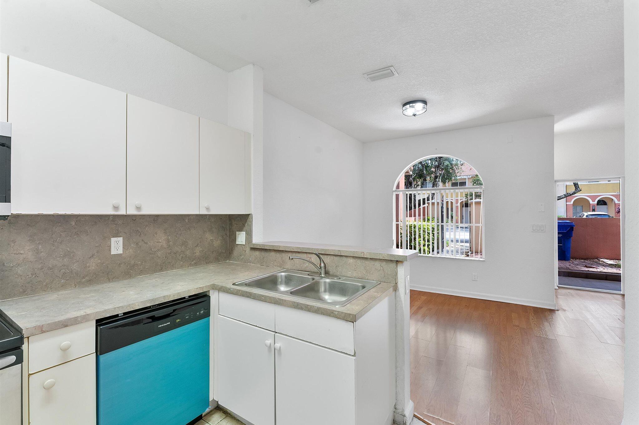 MARTIN/MARANGOS PLAT - Residential Lease