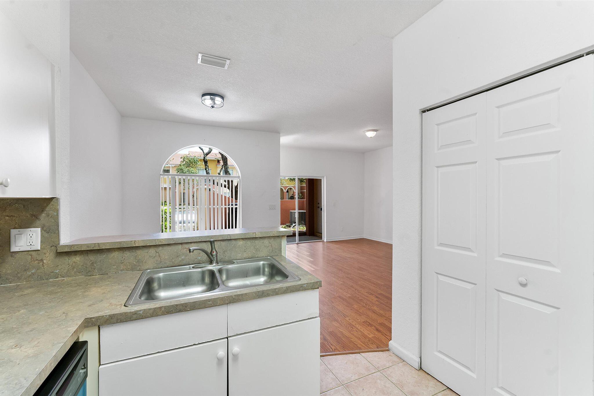 MARTIN/MARANGOS PLAT - Residential Lease