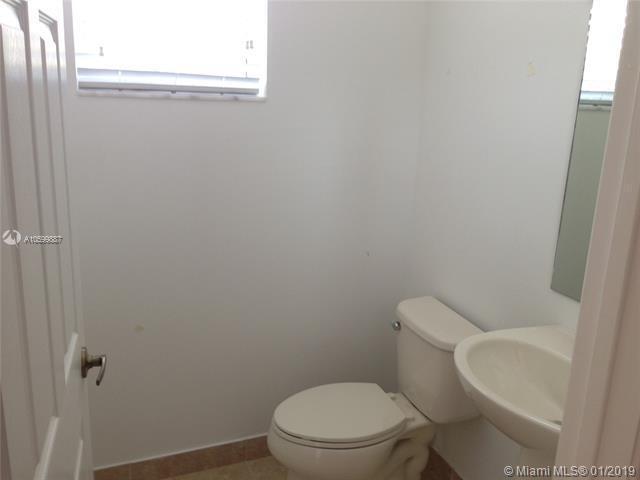 VISTABELLA AT RENAISSANCE COMMONS 2 PUD - Residential Lease