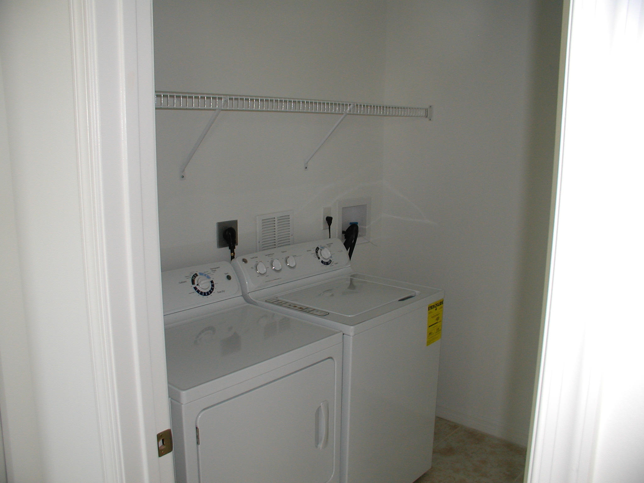 VISTABELLA AT RENAISSANCE COMMONS 2 PUD - Residential Lease