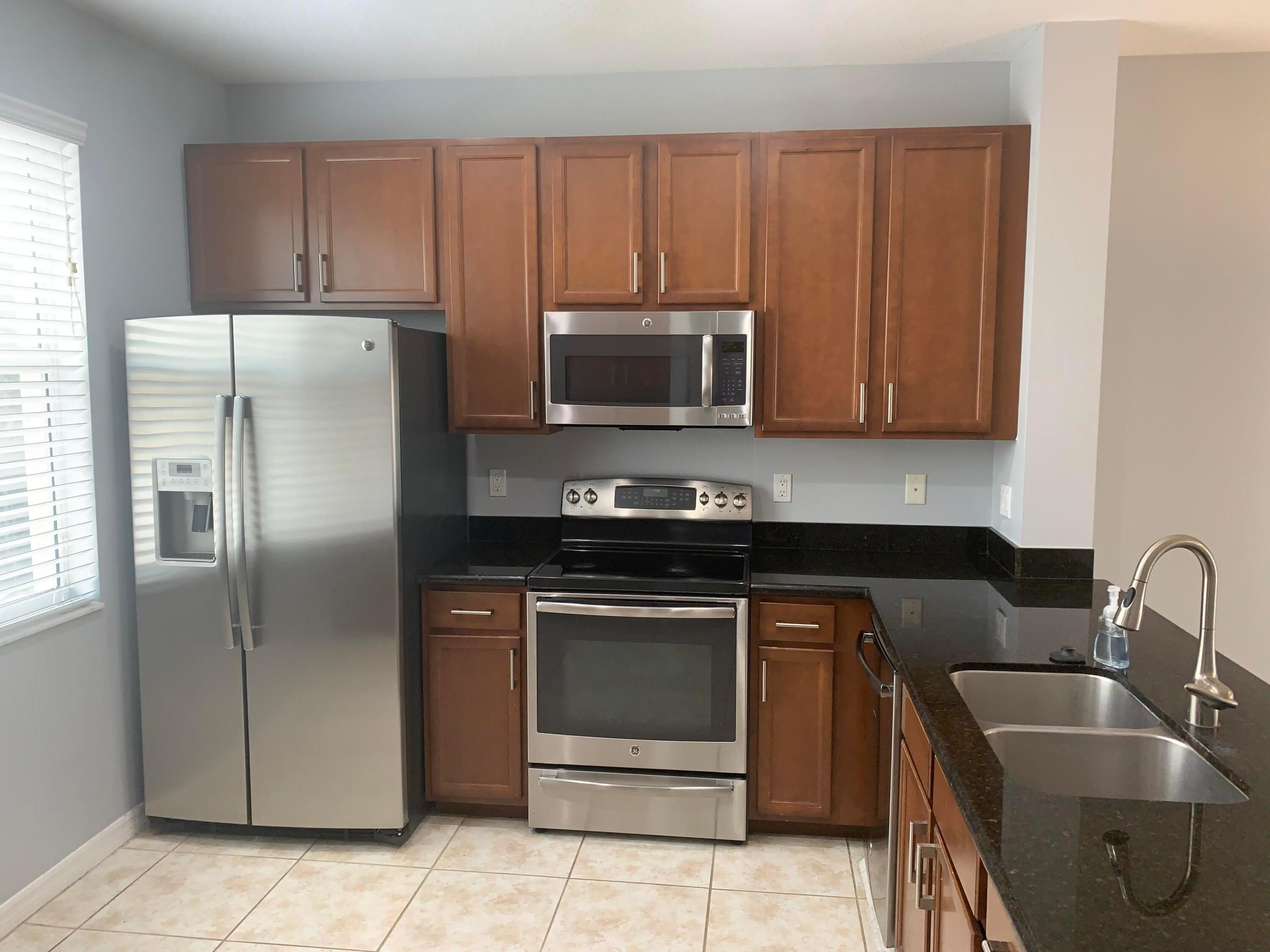 VISTABELLA AT RENAISSANCE COMMONS 2 PUD - Residential Lease