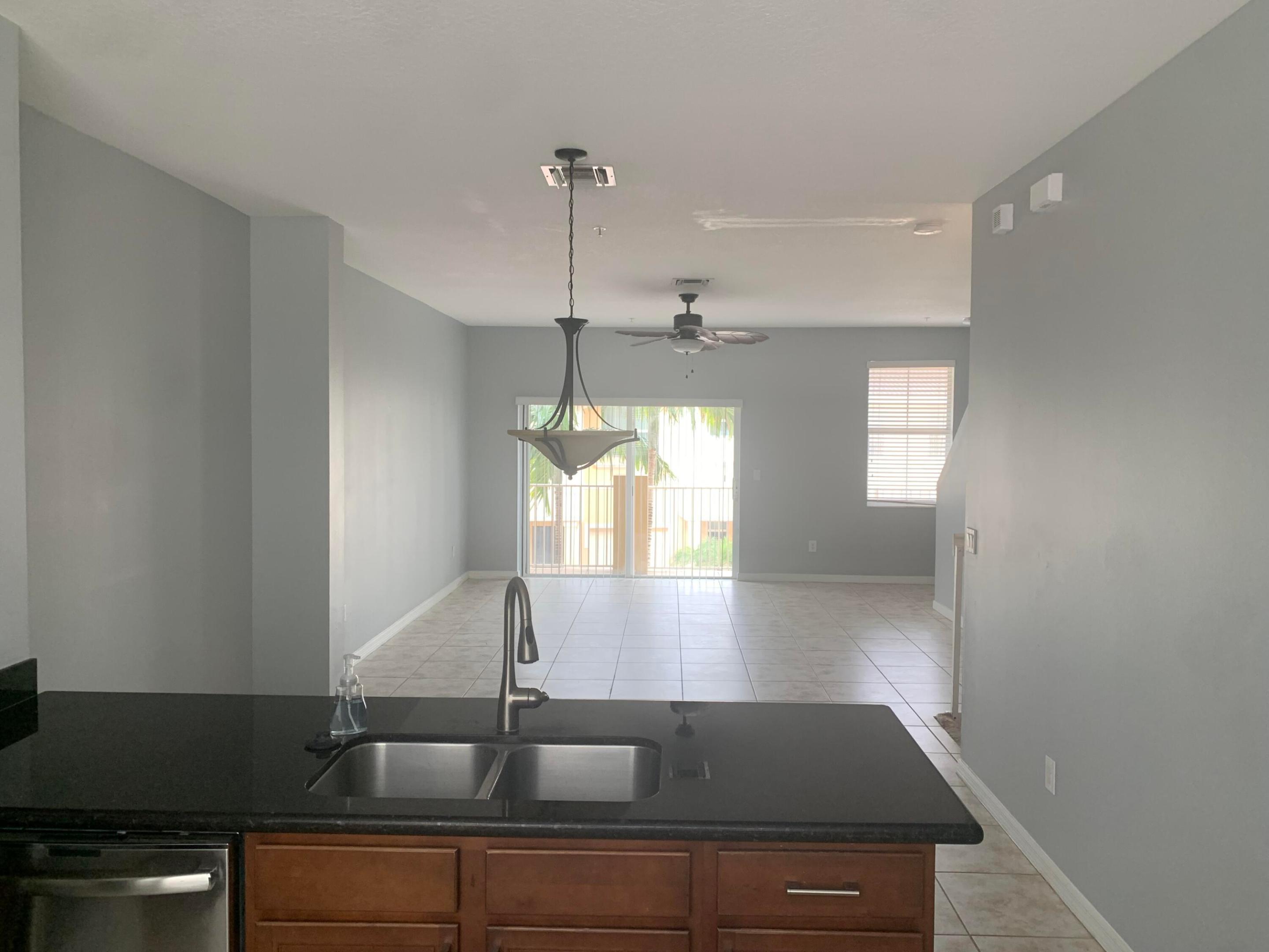 VISTABELLA AT RENAISSANCE COMMONS 2 PUD - Residential Lease