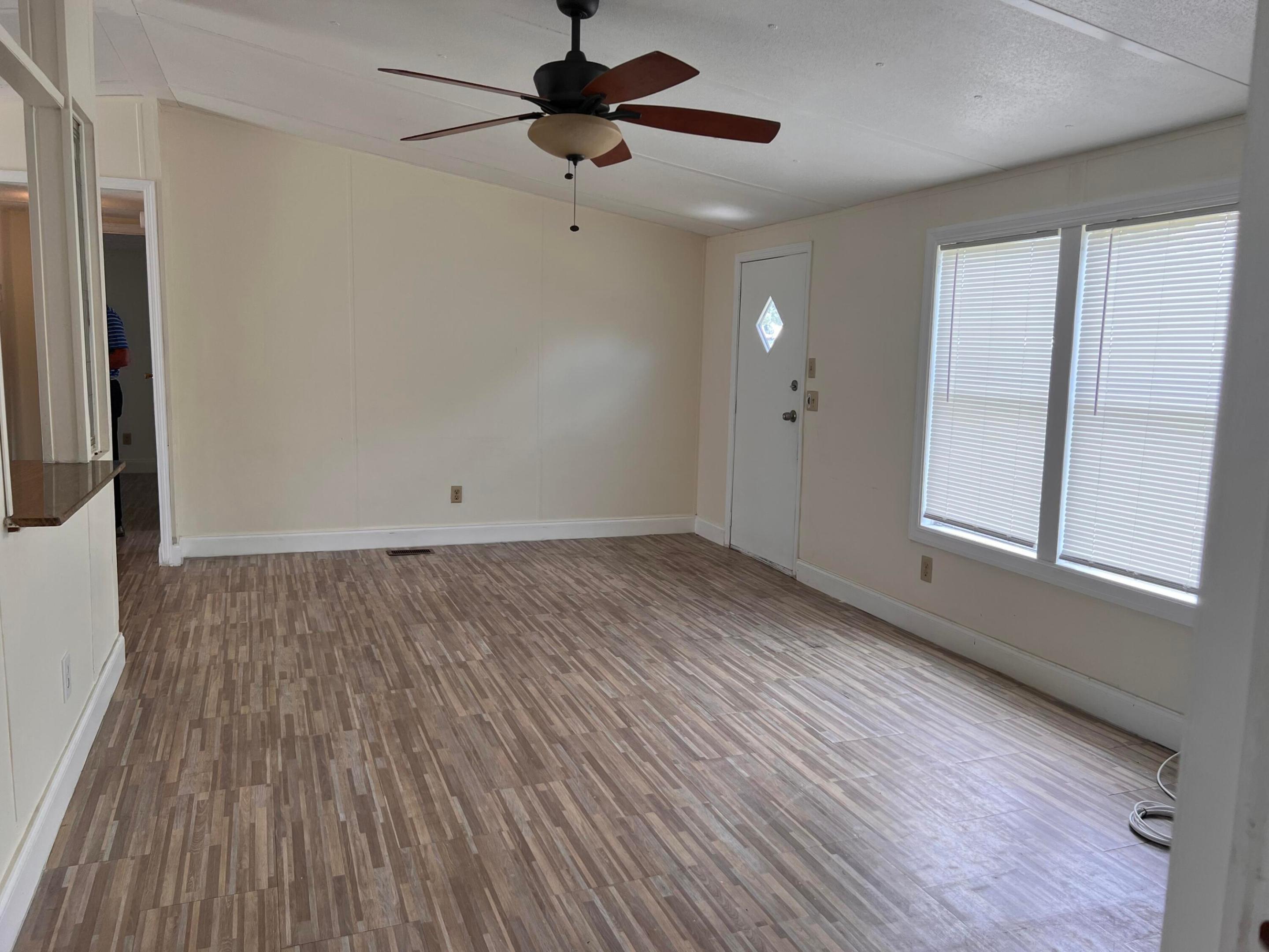 SANDALFOOT BLVD ESTATES - Residential Lease