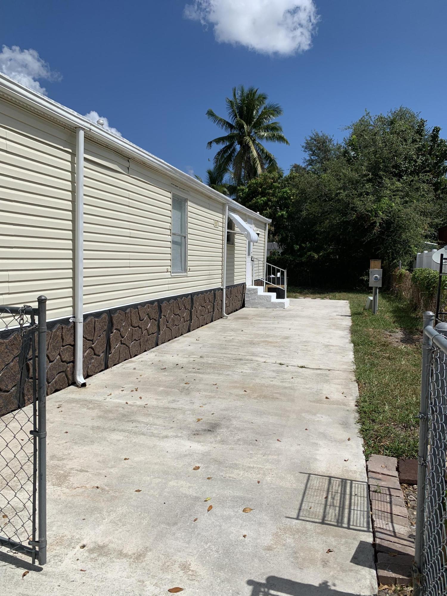 SANDALFOOT BLVD ESTATES - Residential Lease