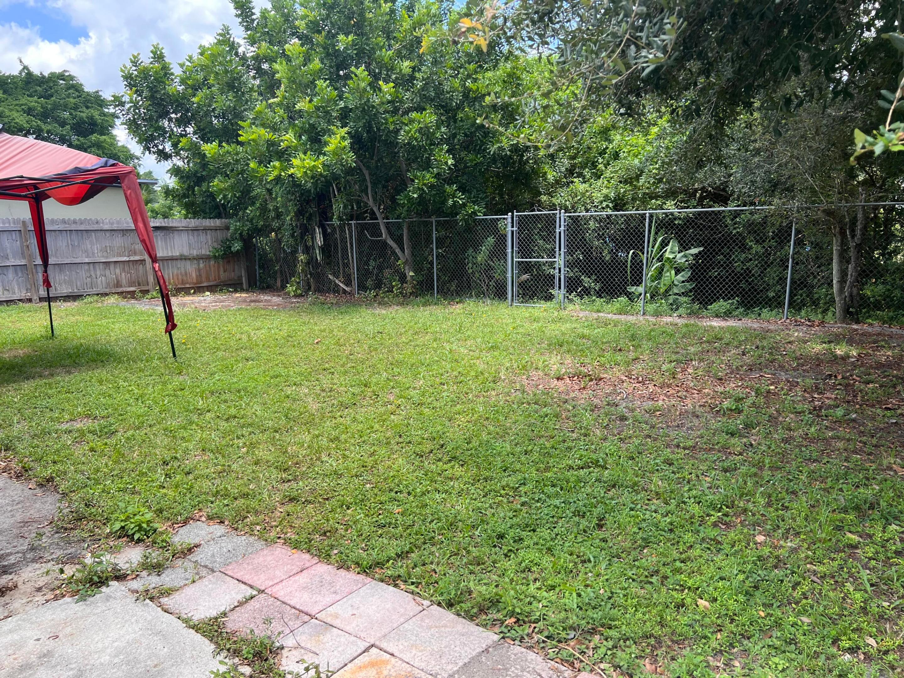 SANDALFOOT BLVD ESTATES - Residential Lease