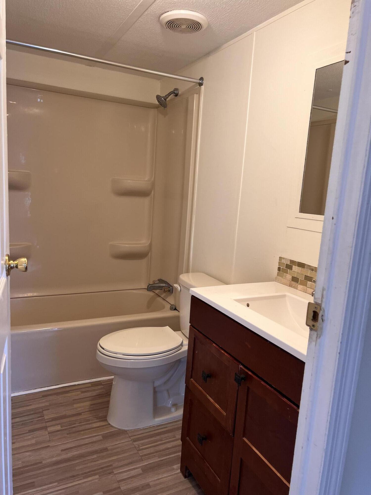SANDALFOOT BLVD ESTATES - Residential Lease