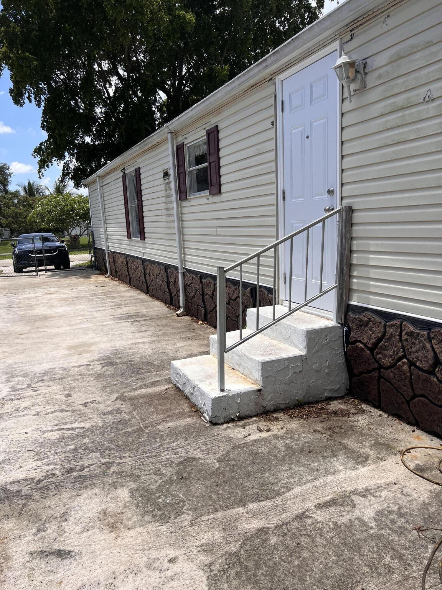SANDALFOOT BLVD ESTATES - Residential Lease