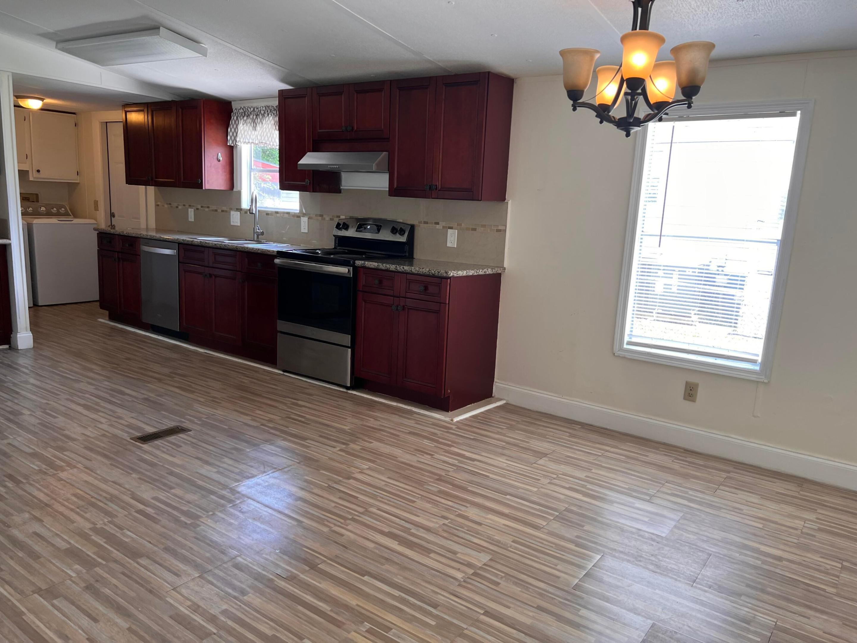 SANDALFOOT BLVD ESTATES - Residential Lease