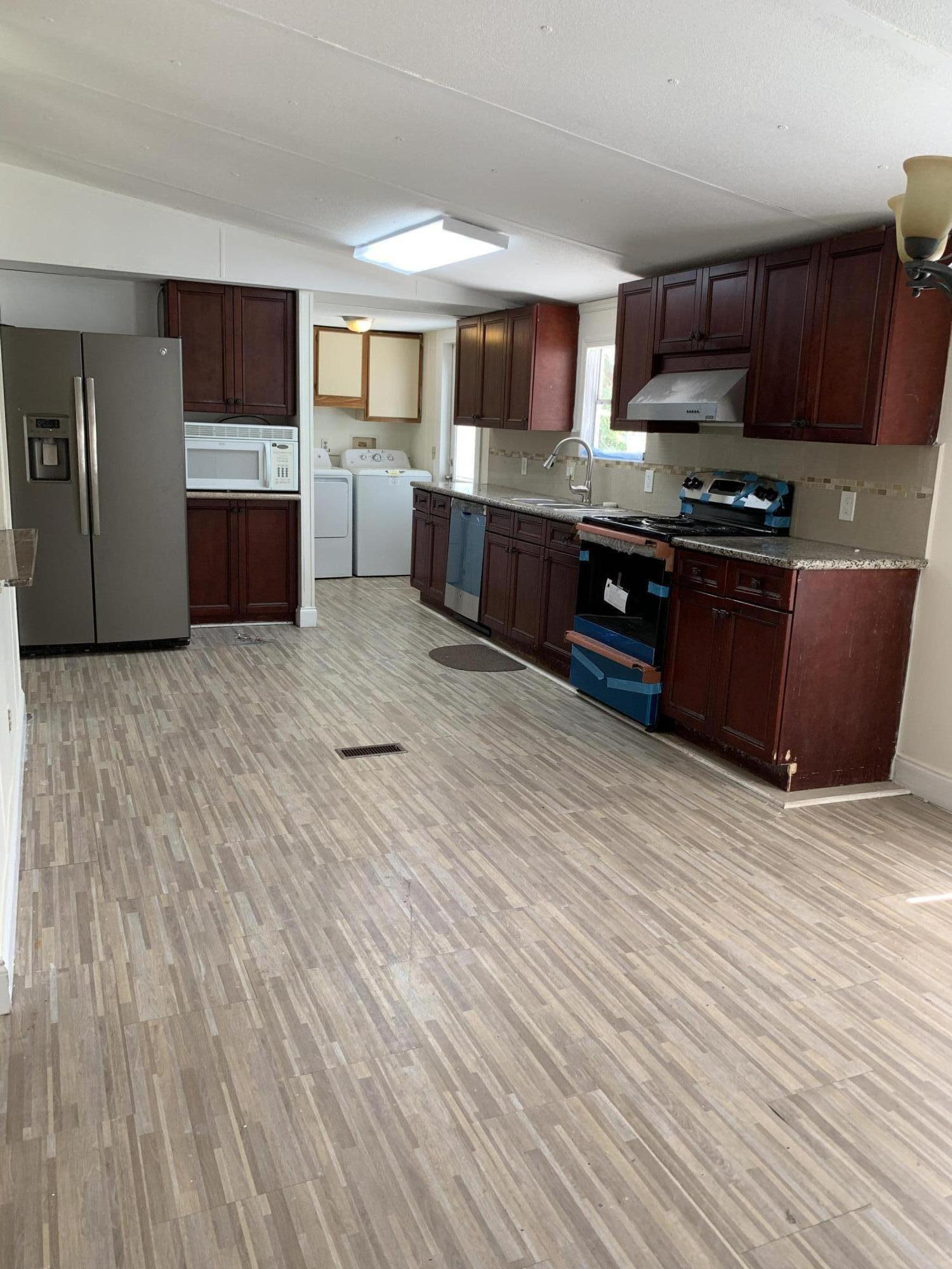 Spacious 3/2 manufactured home. Located on a quite street. Split floor plan, Dining room, separate living room. Huge fenced yard. New Central AC system. Open kitchen Laminated Wood floors throughout. Stainless Appliances, Washer and Dryer inside the hse. Great A rated schools. Close to Publix, shopping, SR441,Tpke; Convenient location. Tenant pay all utilities and lawn Care and Pest control. Txt Claudia for showing instruction. Tenant move out mid July. Min 600 credit score and proof of income.