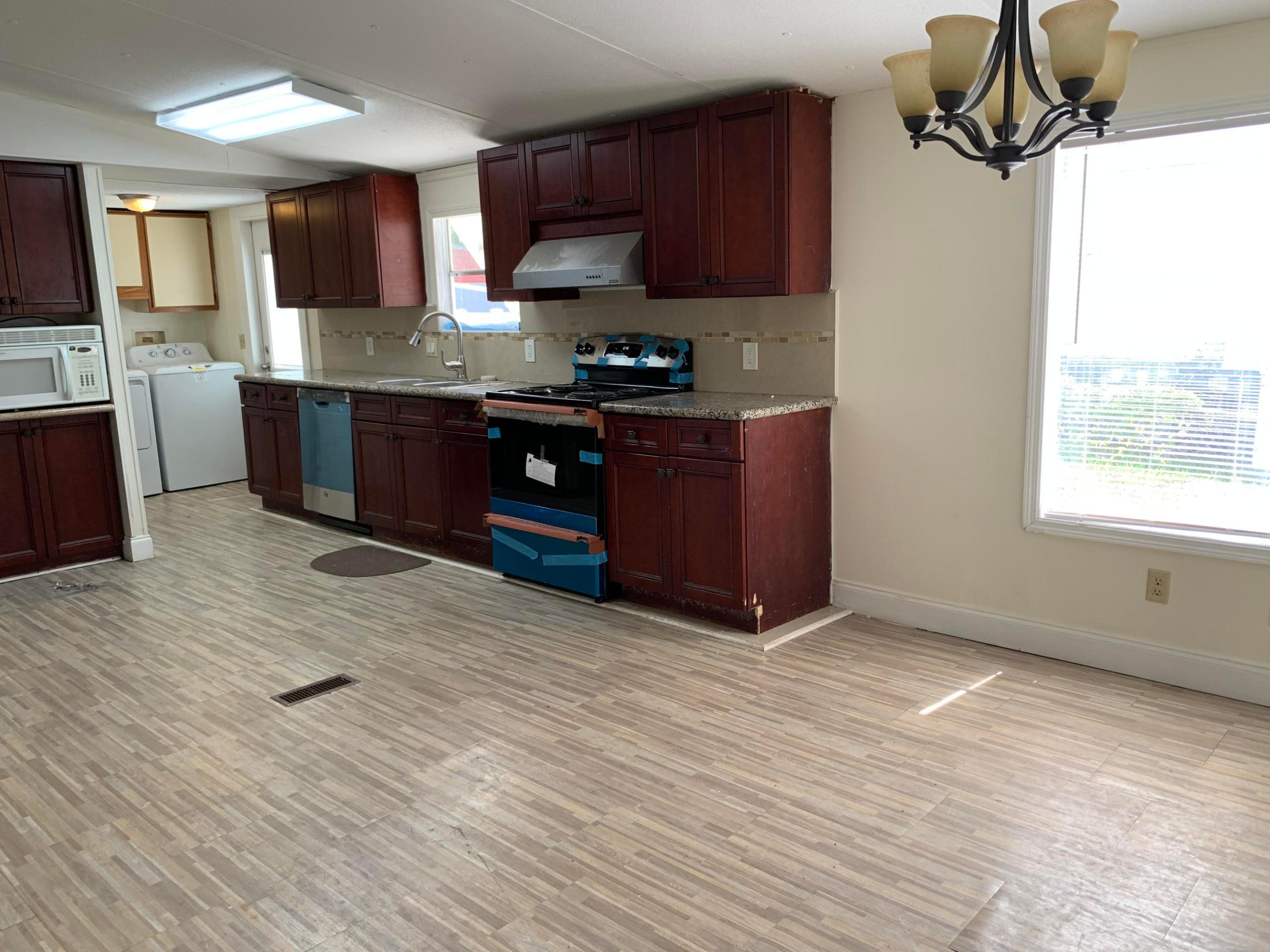 SANDALFOOT BLVD ESTATES - Residential Lease