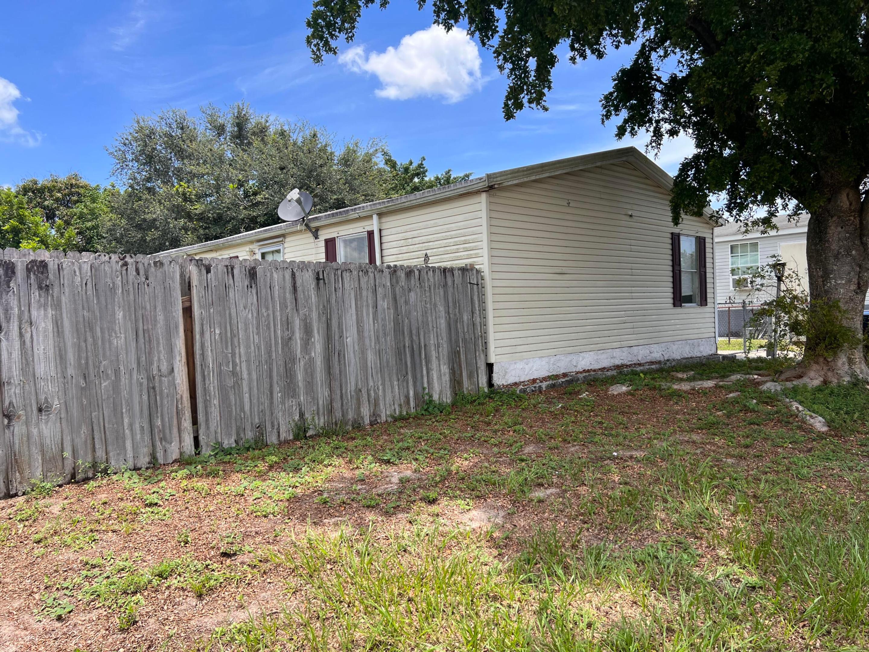 SANDALFOOT BLVD ESTATES - Residential Lease