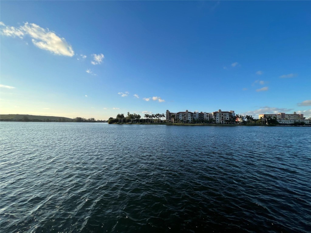 SOMMERSET CONDOMINIUMS - Residential