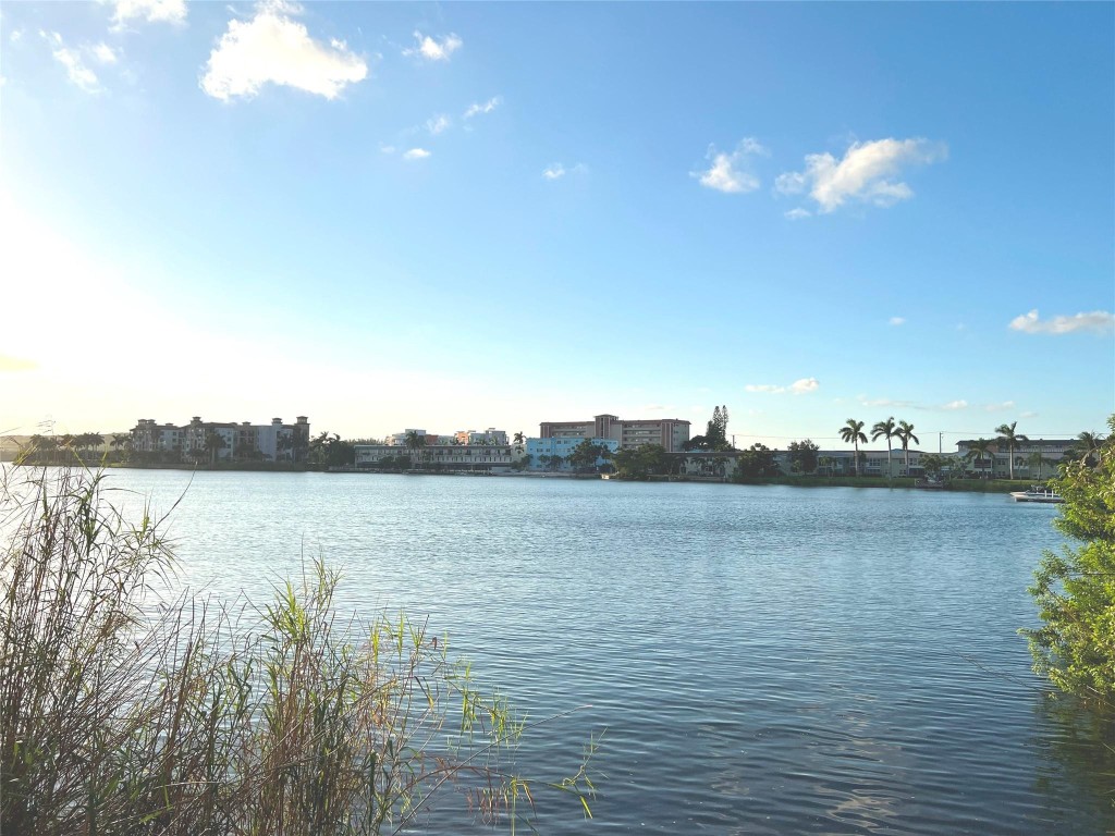 SOMMERSET CONDOMINIUMS - Residential