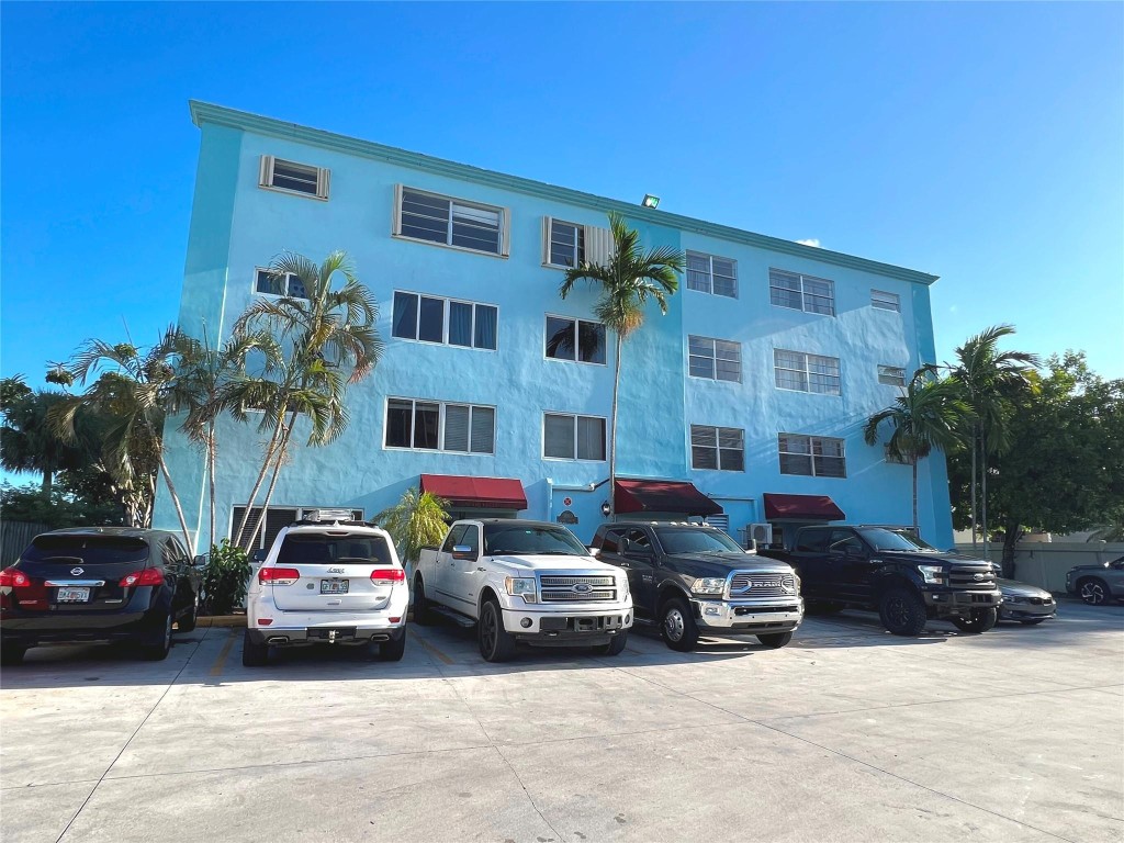 SOMMERSET CONDOMINIUMS - Residential