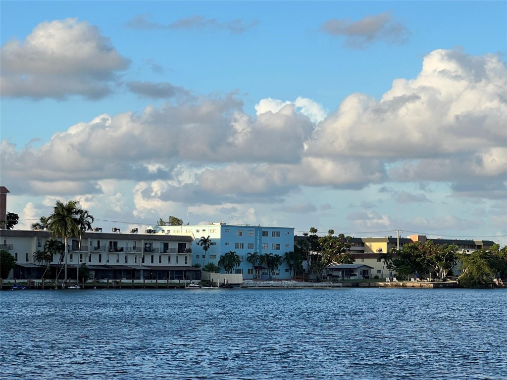 SOMMERSET CONDOMINIUMS - Residential
