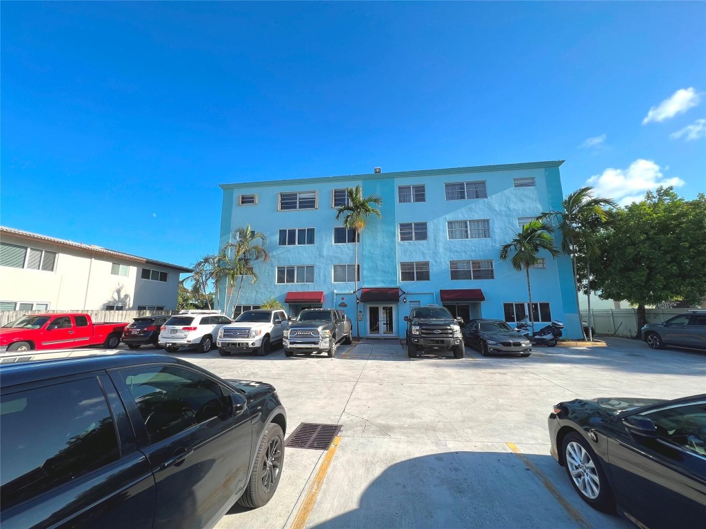 SOMMERSET CONDOMINIUMS - Residential