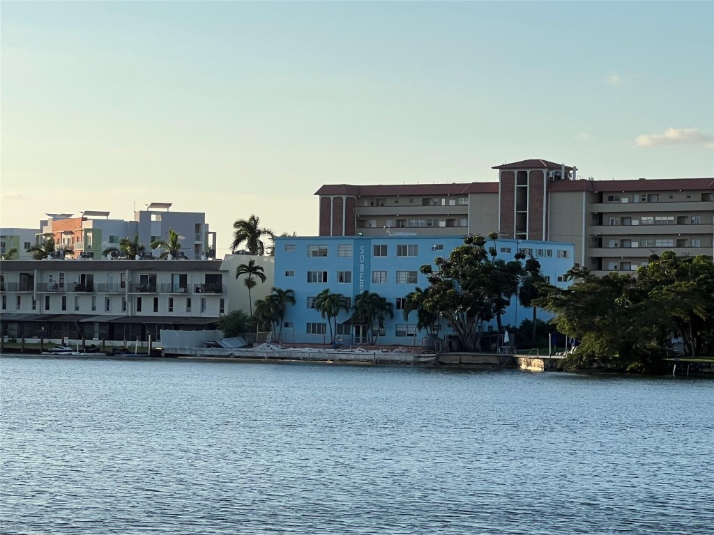 SOMMERSET CONDOMINIUMS - Residential
